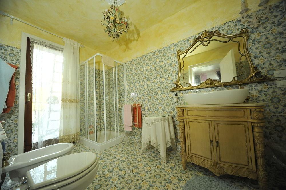 B And B Della Mimosa Desenzano del Garda Exterior foto